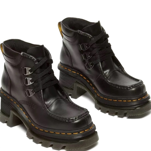 Dr. Martens Corran 3i Lace-Up Boots - Picture 4 of 9